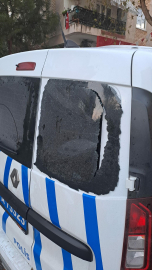 Kavga ihbarına giden ekip aracının camını kırdılar; 3 gözaltı