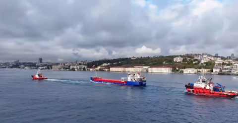 İstanbul Boğazı'nda arızalanan kuru yük gemisi, Ahırkapı Demir Sahası’na çekildi/ Video eklendi