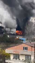 İstanbul- Arnavutköy'de TIR tamirhanesinde yangın -1