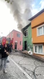İstanbul- Fatih'te 2 katlı binada çıkan yangın söndürüldü