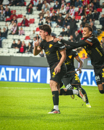 Göztepe'de Taha parladı