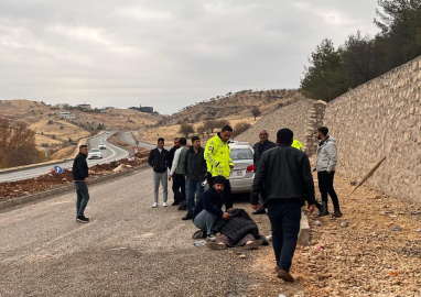 İstinat duvarına çarpan otomobilin sürücüsü ağır yaralandı, annesi öldü