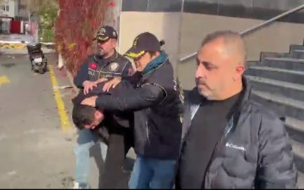 İstanbul - Küçükçekmece'de 'dur' ihtarına uymayıp araçla çarptığı kadın hayatını kaybetti; şüpheli adliyeye sevk edildi / Arşiv eklendi