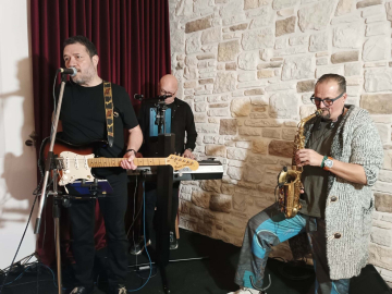 2 mühendis ve 1 cerrah, öğrencilere burs desteği için sahne aldı