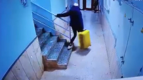 İstanbul- Güllü'nün kızının bavullarla apartmandan çıktığı anların görüntüleri ortaya çıktı / Ek görüntüyle