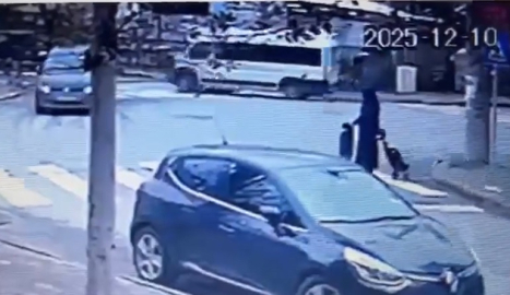 Minibüsün çarparak Miraç’ın ölümüne neden olduğu kazanın kamera görüntüsü ortaya çıktı