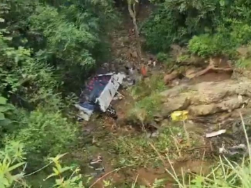 Kolombiya’da otobüs uçuruma yuvarlandı: 17 ölü, 20 yaralı