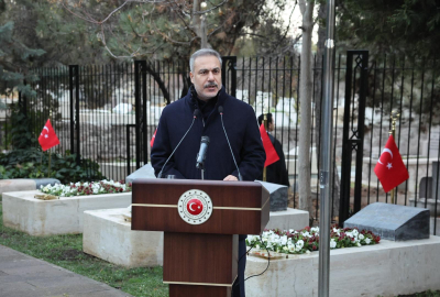 Bakan Fidan, Dışişleri Şehitliği'ni ziyaret etti