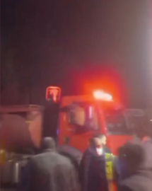 Elazığ’da yalıtım fabrikasında yangın: 16 kişi dumandan etkilendi, 1 itfaiye eri yaralandı