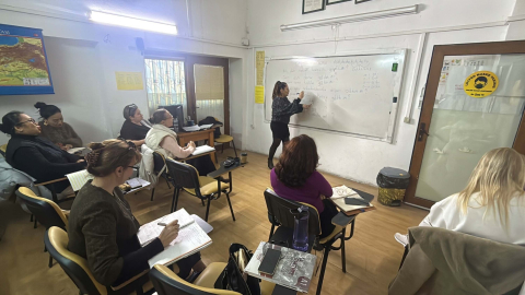 Bodrum'a farklı ülkelerden gelen yerleşik yabancılar Türkçe öğreniyor