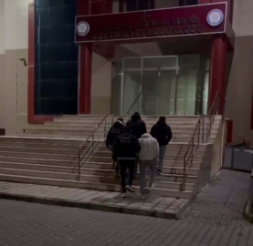 Manisa'da uyuşturucu operasyonu; 5 tutuklama