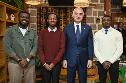 Bakan Ersoy, Afrika Kültür Evi'ni ziyaret etti