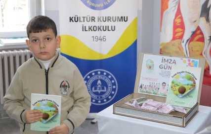 Akranlarının şiirlerinden oluşan kitabın geliri 10 yaşındaki DMD hastası öğrenciye