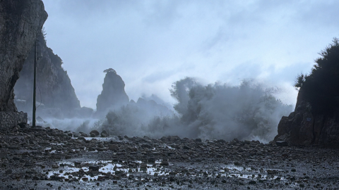 Amasra'da dalga yüksekliği 8 metreye ulaştı, tekneler limana demirledi