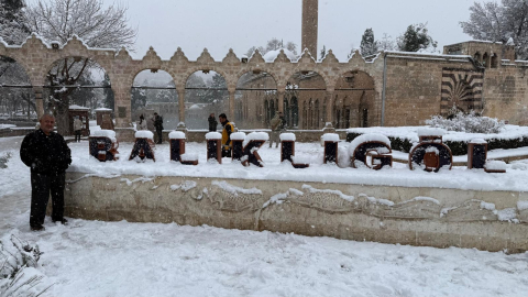 Şanlıurfa'ya mevsimin ilk karı düştü; okullar tatil edildi