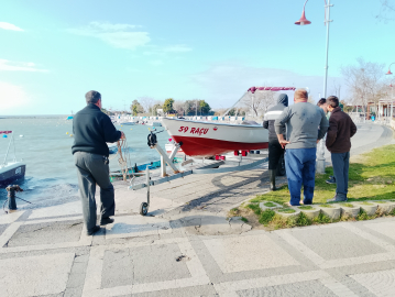 İstanbul- Silivri'de kuvvetli rüzgar nedeniyle tekne ve yatlar zarar gördü