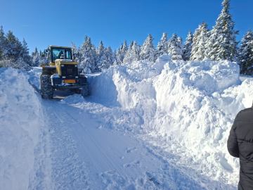 Kastamonu'da kar kalınlığı 2 metreye yaklaştı;  616 köy yolu kapalı
