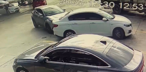 Bodrum’da kaza sonrası taraflar arasında çıkan kavga anı kamerada