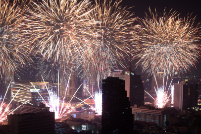 Tayland’da 2026 yılı havai fişek gösterileriyle kutlandı