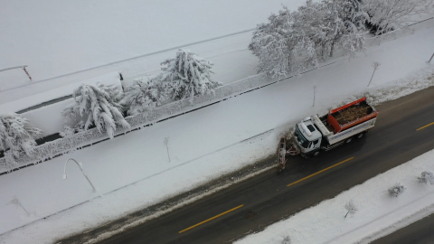 Malatya'da ekiplerin karla mücadele çalışması