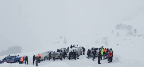 Artvin’de çığ düştü; kar altında kalan 3 çobandan 1’i öldü, 2’si aranıyor (2)