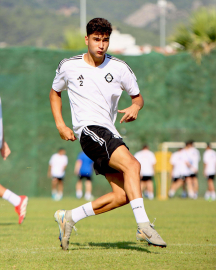 Altay Osman'ı bırakmıyor