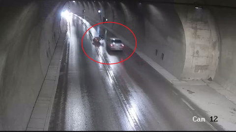 Tünelde motosiklet kazası kamerada