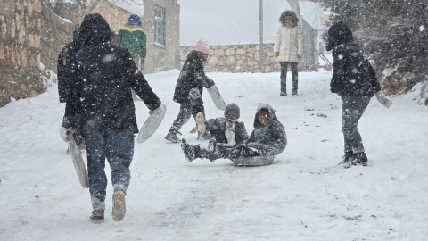 Adıyaman'da çocukların kar keyfi