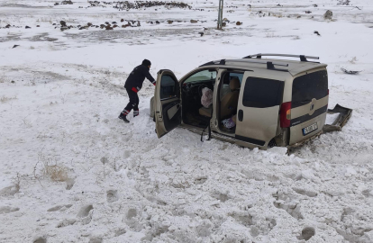 Iğdır'da 4 aracın karıştığı zincirleme kaza; 4 yaralı