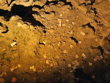 Kuruyan 'Dilek Gölü'ne artık kağıt para atılıyor