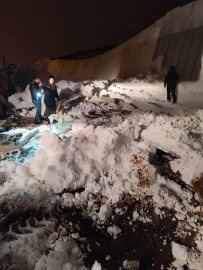 Siirt’te karın ağırlığıyla 3 ahırın çatısı çöktü; çok sayıda hayvan öldü