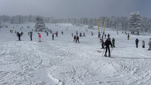 Uludağ'da kayak pistlerinde yeni yıl yoğunluğu
