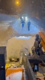 Batman’da kar ve tipide yolda kalan servis minibüsündeki 10 işçi kurtarıldı