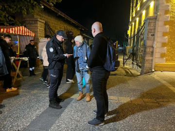 İzmirliler yeni yıl kutlamaları sürerken polis ekipleri denetimlerini sürdürdü