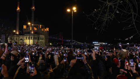 İstanbul -  Beşiktaş Ortaköy'de yeni yıl coşkuyla kutlandı