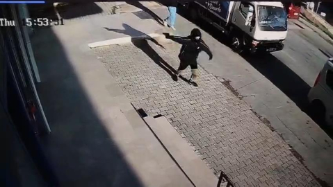 İstanbul - Arnavutköy'de 14 yaşındaki çocuk markete ateş açtı