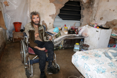 Muşambayla çevrili alanda yaşam mücadelesi veren engelli, hastaneye yatırıldı