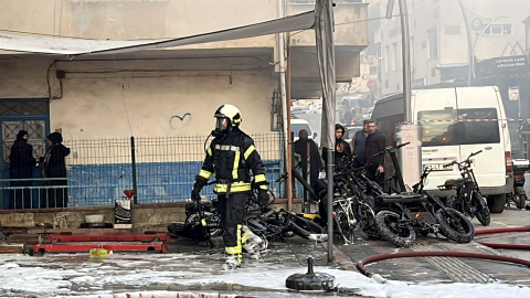 Elektrikli bisiklet tamiri ve satışı yapılan iş yerinde yangın