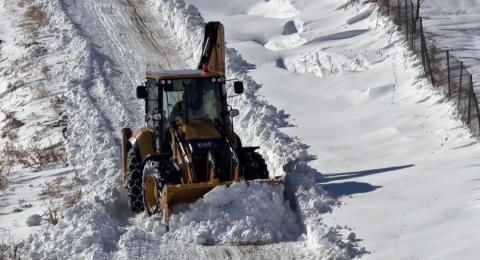 Batman’da yolu kardan kapanan 333 yerleşim yeri yolundan 158’i açıldı