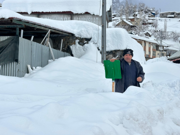 Beytüşşebap, kara gömüldü