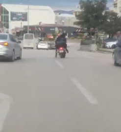 Bursa'da lodos etkili oldu; reklam tabelaları devrildi (5)