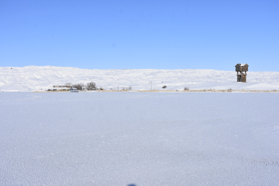 Sivas'ın en büyük gölü Tödürge, buz tuttu
