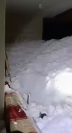 Şırnak'ta yola ve eve çığ düştü (2)