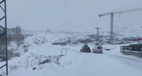 Zorlu kış şartlarında yol açıp, hayat kurtarıyorlar / Ek fotoğraflar