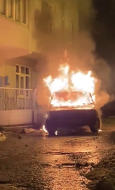 Park halindeki otomobil yandı