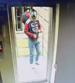 Asansöre idrarını yapıp kuşlarını çalan şüpheliye seslendi: Güvercinlerimi geri getir