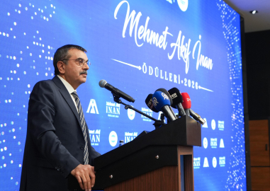 Mehmet Akif İnan ödülleri sahiplerini buldu