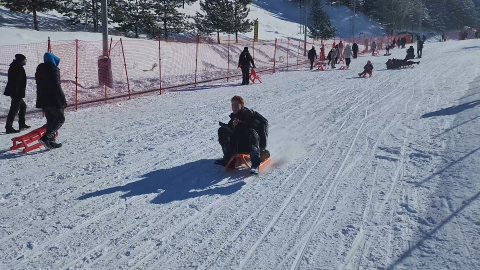 Lise öğrencileri tarihi yerleri gezdi, Palandöken'de kızak keyfi yaptı