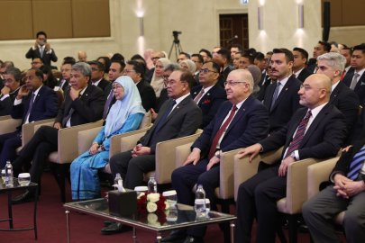 Malezya Başbakanı İbrahim, Ankara'da konferansa katıldı