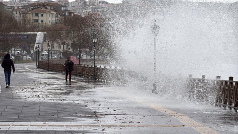 Tekirdağ'da fırtına; eğitim uçuşları iptal edildi, balıkçılar denize açılamadı (2)